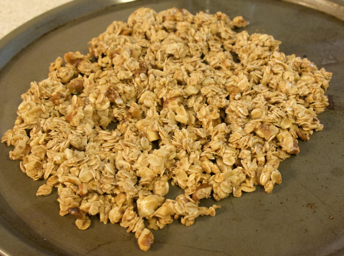 Vanilla-walnut granola