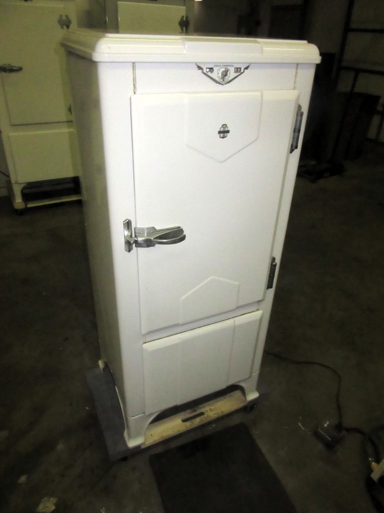 1933 Frigidaire: A 1933 Frigidaire still working in 2019.; Frigidaire; thirties; 1930s