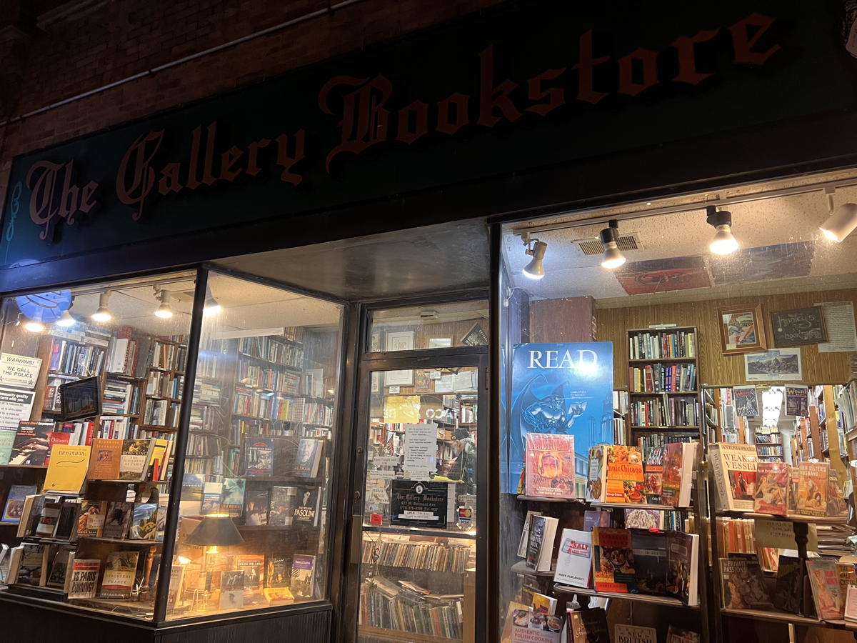 Gallery Bookstore: The Gallery Bookstore in Chicago.; Chicago; bookstores
