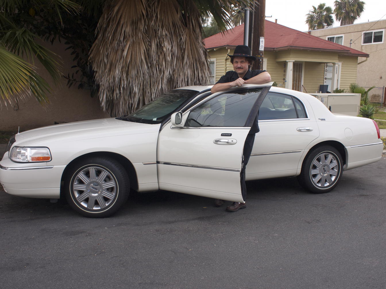 Lincoln and Me: The 2005 Lincoln Town Car Signature Limited.; Jerry Stratton; Town Car