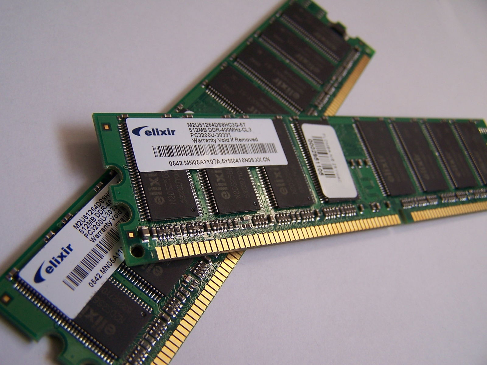 512 MB DDR desktop RAM: Elixir 512MB DDR RAM M2U51264DS8HC3G-5T for desktop computers, circa 2006.; memory